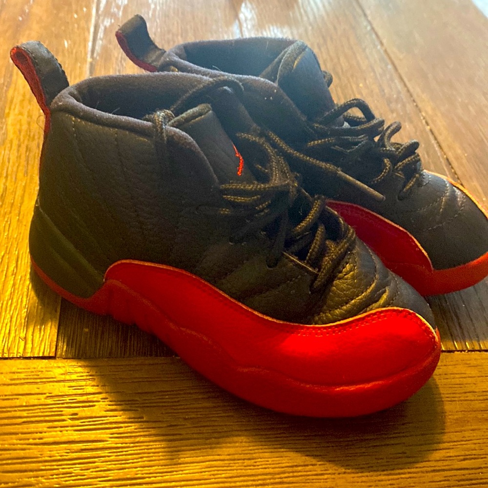 Jordan retro flu games, size 9c toddler. (2016)